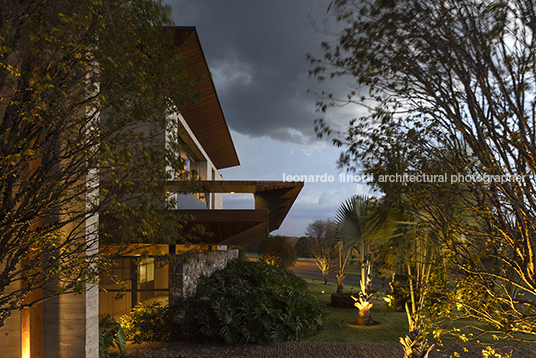 casa ninho felipe caboclo arquitetura