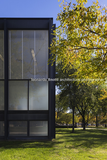 iit s.r. crown hall mies van der rohe