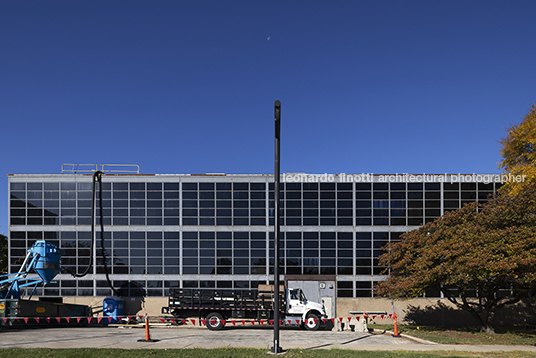 iit materials & metals building mies van der rohe