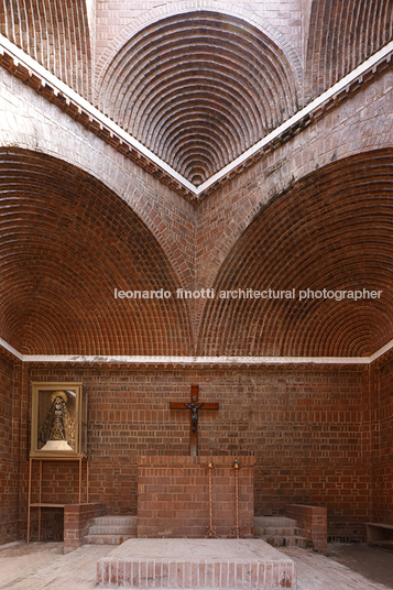 capilla del panteón de jungapeo carlos mijares bracho