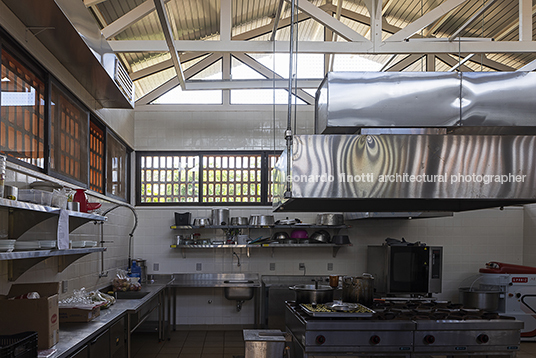 cozinha+loja comunitária mach arquitetos