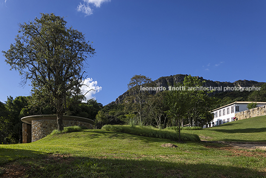 capela ao pé da serra são josé mach arquitetos