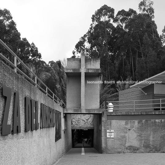 museo subterráneo monumental 180 metros/ catedral de sal yemail arquitectura