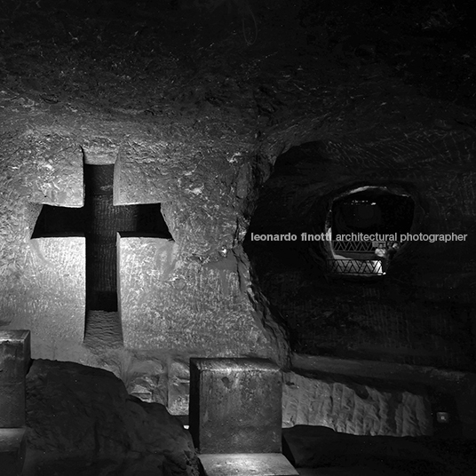 museo subterráneo monumental 180 metros/ catedral de sal yemail arquitectura
