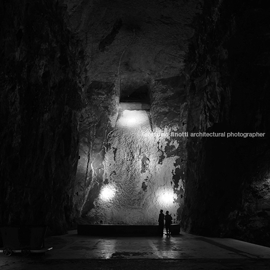 museo subterráneo monumental 180 metros/ catedral de sal yemail arquitectura