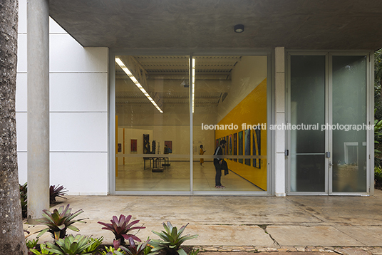 galeria mata - inhotim paulo orsini