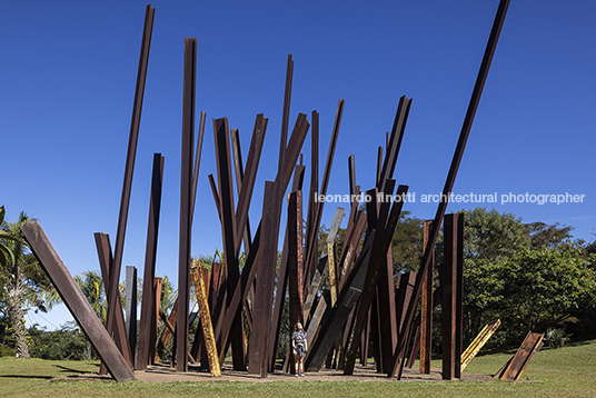 chris burden: beam drop - inhotim chris burden