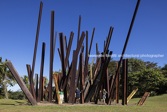 chris burden: beam drop - inhotim chris burden