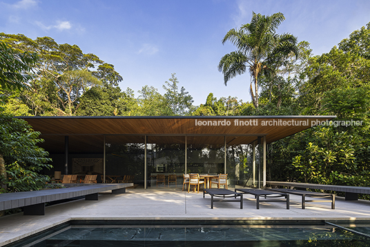 casa rc - iporanga jacobsen arquitetura