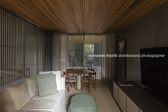casa rc - iporanga jacobsen arquitetura