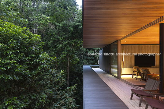 casa rc - iporanga jacobsen arquitetura