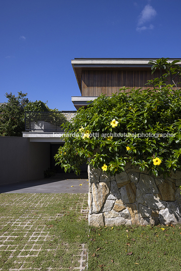 casa jf jobim carlevaro arquitetos