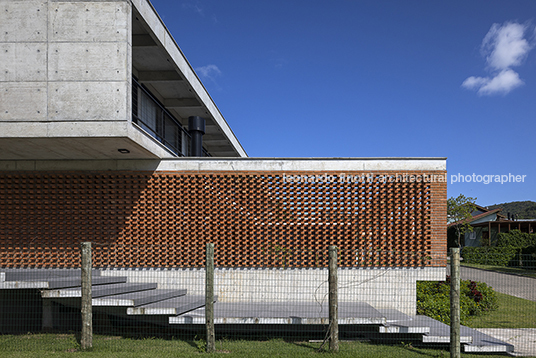 casa rf jobim carlevaro arquitetos
