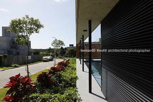 casa rf jobim carlevaro arquitetos