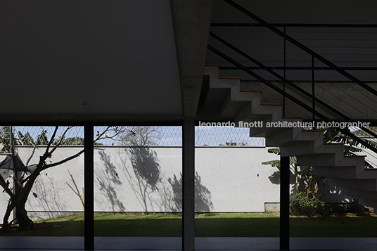 casa rf jobim carlevaro arquitetos