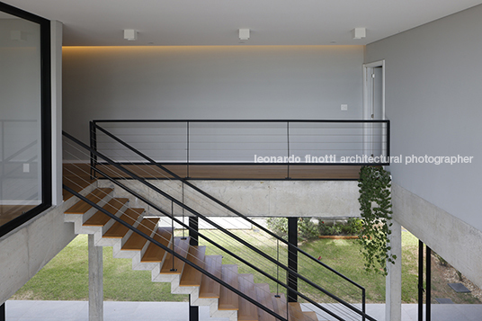 casa rf jobim carlevaro arquitetos