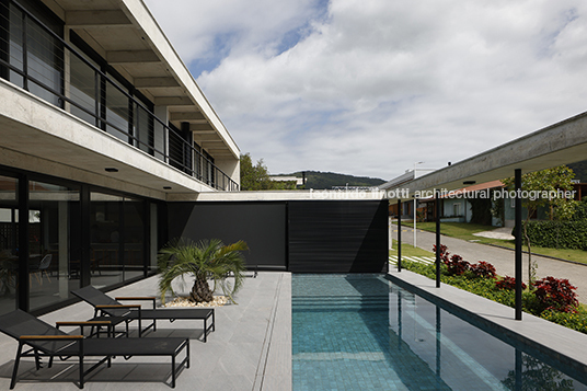 casa rf jobim carlevaro arquitetos