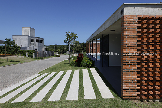 casa rf jobim carlevaro arquitetos