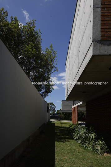 casa rf jobim carlevaro arquitetos