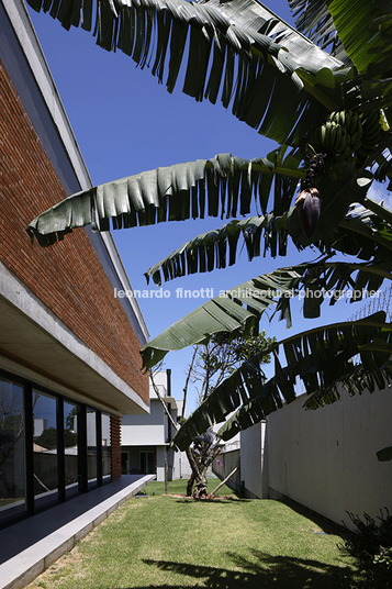 casa rf jobim carlevaro arquitetos