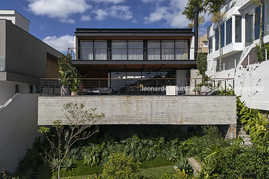 casa cl jobim carlevaro arquitetos