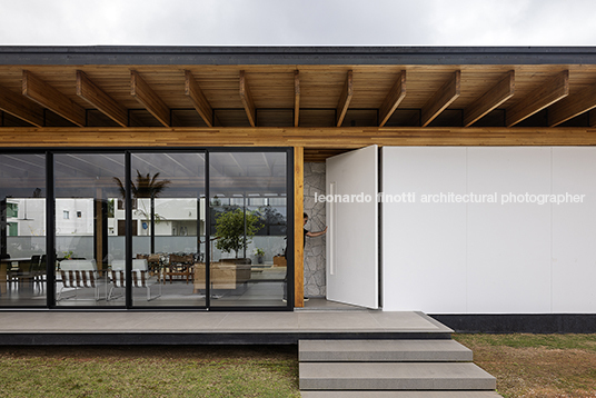 casa mlc jobim carlevaro arquitetos