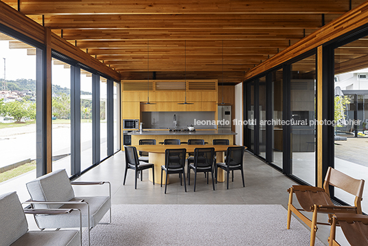 casa mlc jobim carlevaro arquitetos