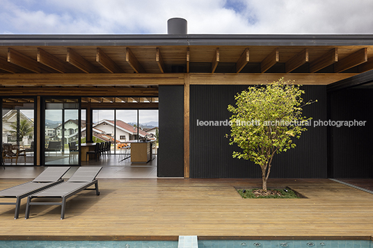 casa mlc jobim carlevaro arquitetos