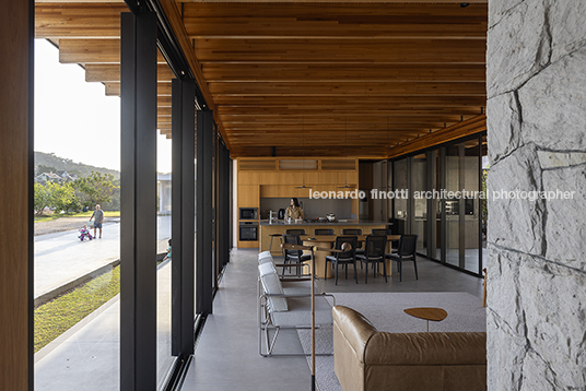 casa mlc jobim carlevaro arquitetos