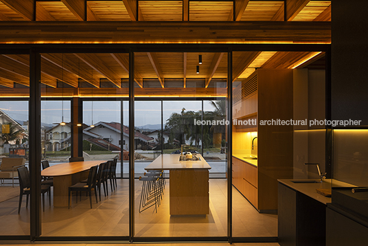 casa mlc jobim carlevaro arquitetos