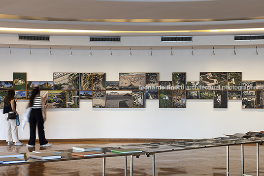 leonardo finotti trans:paisagem - casa do baile eder ribeiro