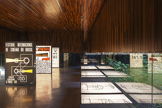 geraldo de barros: designer - dpot michelle jean de castro