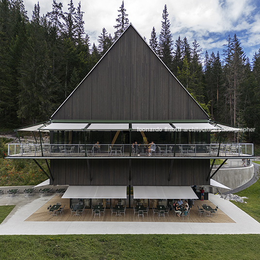 ustria la cauma corinna menn