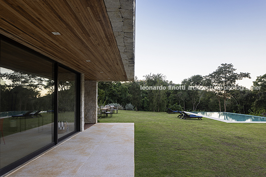 residência mondesir tiago freire