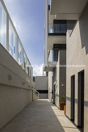 edifício em camboinhas alessandra lima