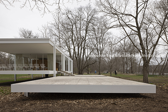 edith farnsworth house mies van der rohe
