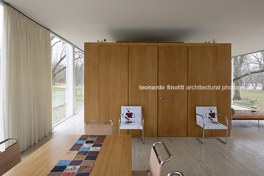 edith farnsworth house mies van der rohe