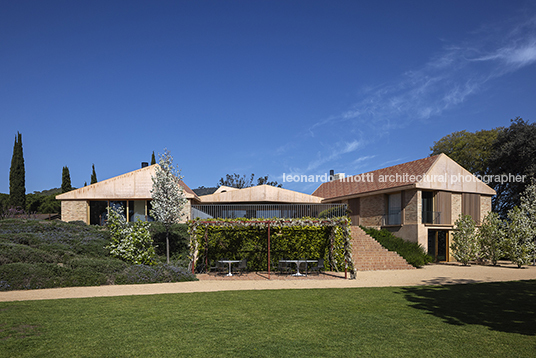 estancia catalunia bosshard vaquer architekten