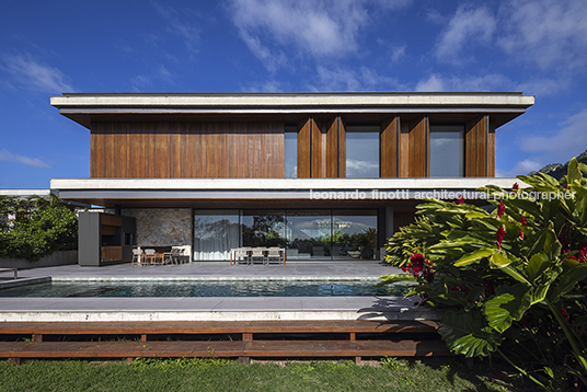 casa jf jobim carlevaro arquitetos