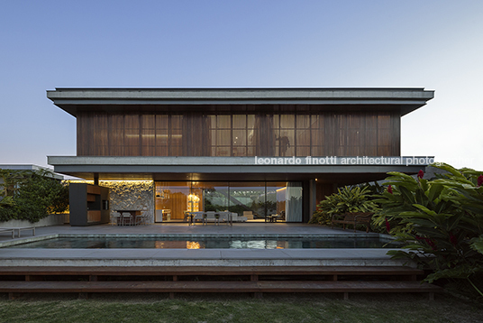 casa jf jobim carlevaro arquitetos